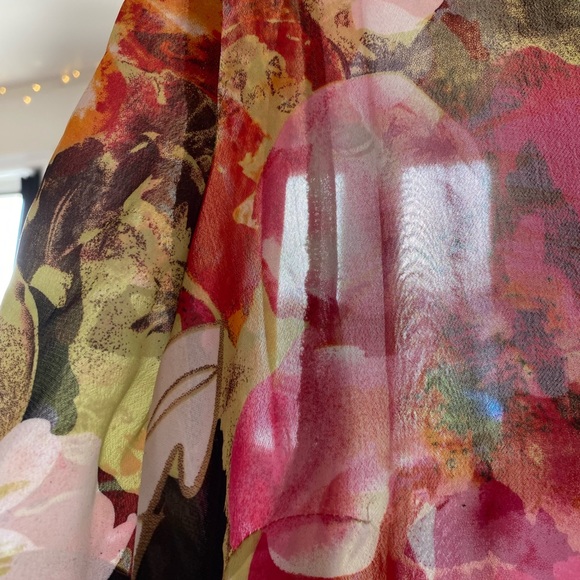 Sheer floral blouse - Picture 3 of 3